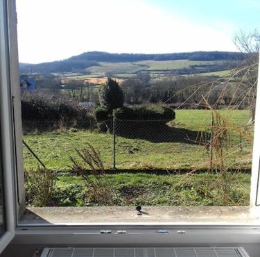 Agréable chambre meublée vue sur l'Auxois