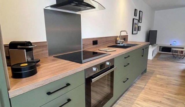 Agréable Maison de Village Avec Garage & Terrasse