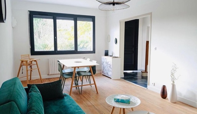 Agréable Maison de Ville avec Terrasse au calme