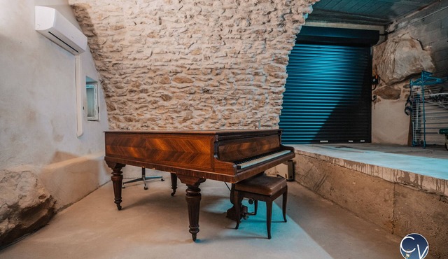 Agréable Maison en Pierre Climatisée Avec Terrasse