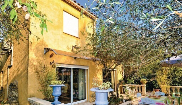 Agréable Pavillon sur les Hauteurs de Nimes au Milieu des Oliviers