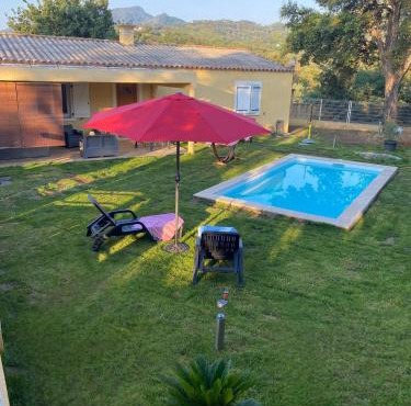 Agréable rez de jardin avec Piscine et Jacuzzi