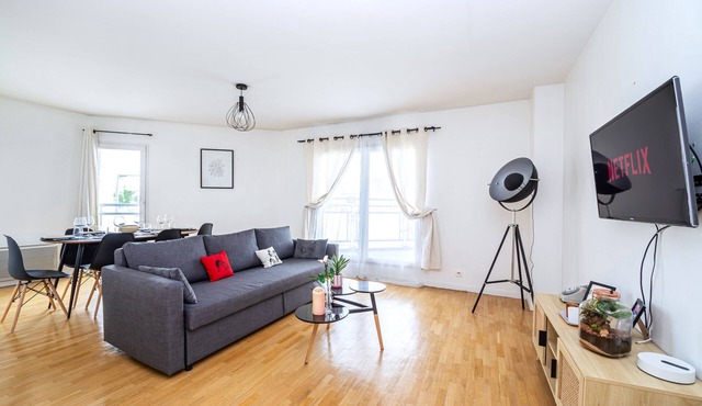 Agréable & Spacieux, Paris 10 min + Parking Privé