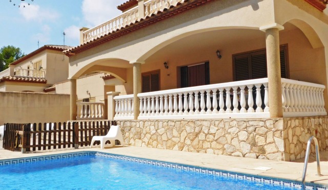 Agradable Villa con Piscina