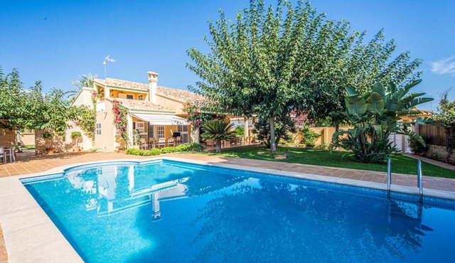 Agradable Villa junto al mar con piscina