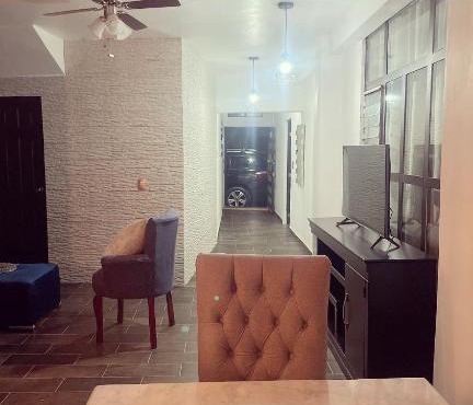 Agradable y caluroso apartamento de 3 recamaras y 2 Baños Completos recién remodelado