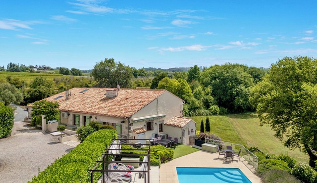 AGRANGESUD Luxury Dordogne Villas, overlooking Chat Vigiers golf, 25min Bergerac