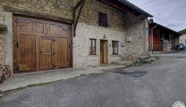 Agreable Spacieux Reposant Simple Pratique Confortable Accueillant Terrain Attenant