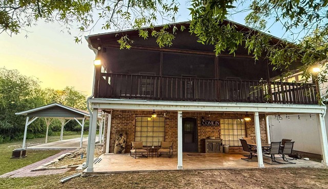 Agua Frio - Tranquil home with Las Moras Creek views