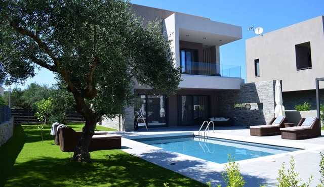 Aguacate Meliti Villa with heated private swimming pool