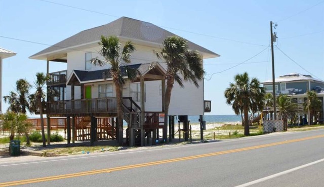 Ah Coogee offers breathtaking Gulf-front views you’ll never forget!