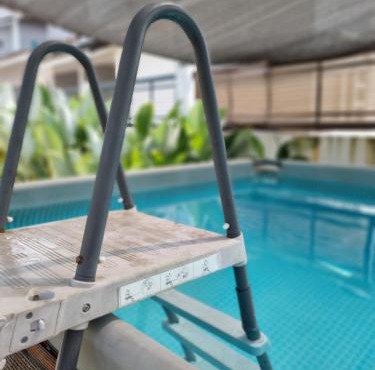 Ahmad's Homestay & Pool di Bukit Cerakah, Shah Alam