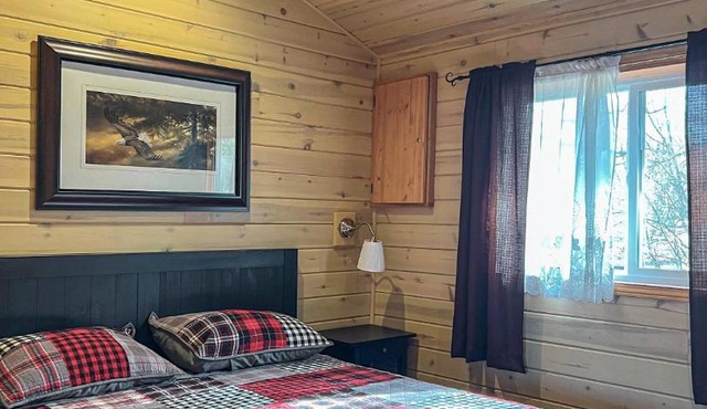 Ahmic Lake Resorts Black Bear Cottage
