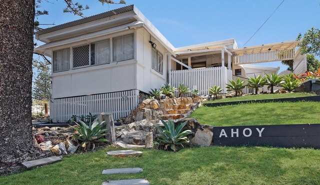 Ahoy Cottage | 3 Bedroom | 1 bathroom & outdoor shower | Fab views 7 great location!