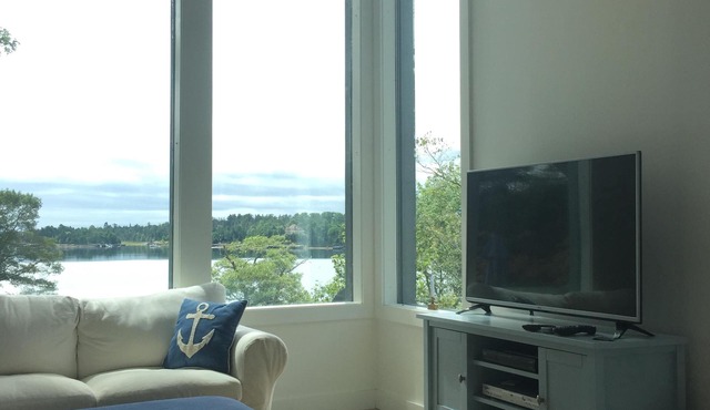 Ahoy!.Oceanfront Family Cottage with Hot Tub, Near South Shore Attractions