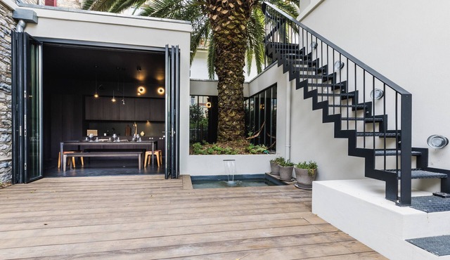 aÏA. KEYWEEK . Quiet town house