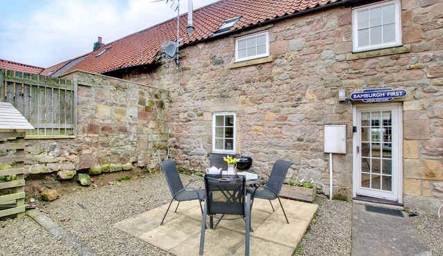 Aidan Cottage - Two Bedroom House, Sleeps 4