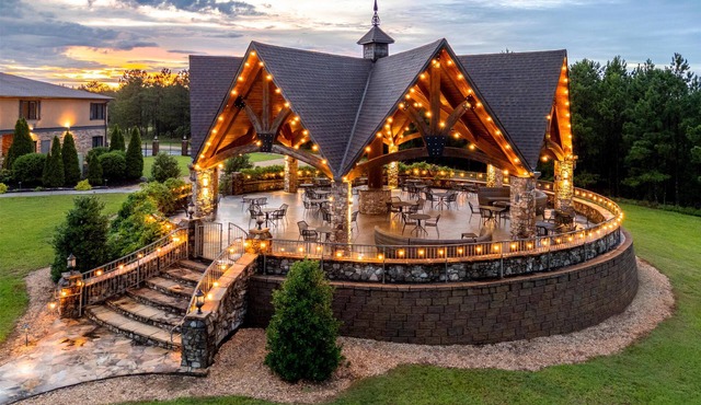 Aiden by Best Western Warm Springs Hotel and Event Center