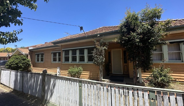 Aiden house- close to local amenities, shopping, parks, public transportation.