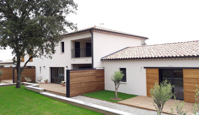 Aiguèze, air-conditioned Gite N°3 with swimming pool