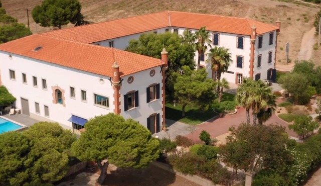 Aile de Château Avec Piscine au Milieu des Vignes, à 10 mn des Plages