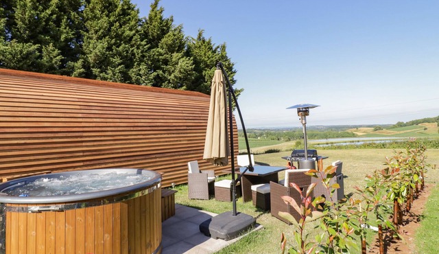 AILSA CRAIG, pet friendly, character holiday cottage in Great Witley