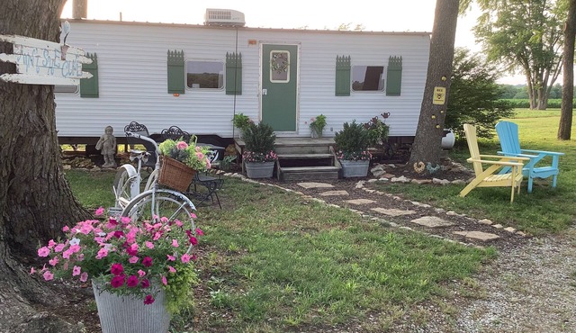 'Ain't She Cute' Country Cozy near Higginsville