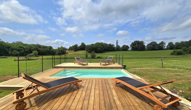 Air-conditioned house with private pool, wifi and parking, pets welcome