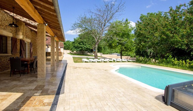 Air-conditioned house with private pool and pets allowed