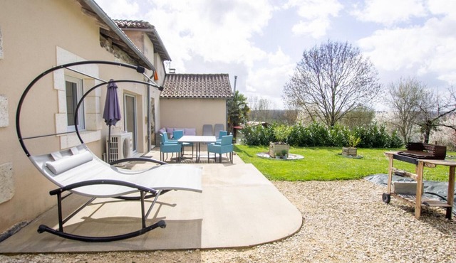 Air-conditioned house with private garden and parking