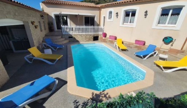 Air-conditioned villa 140m² + private swimming pool + wifi + independent arrival.