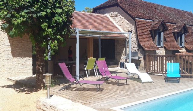 Air-conditioned Quercy cottage with heated pool and jacuzzi.