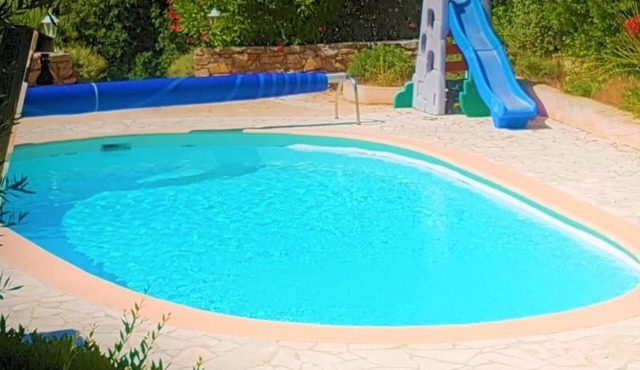 Air-Con Villa 5 Rooms, Sleeps 8, Private Pool in Roquebrune-sur-Argens