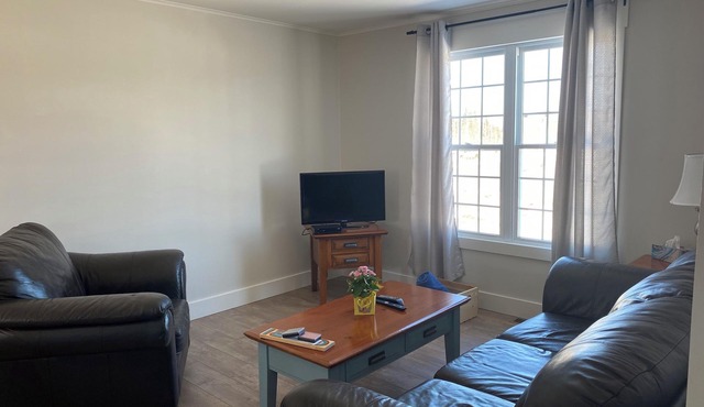 Air Conditioned 2 Bedroom 2 Bathroom Pet Friendly House