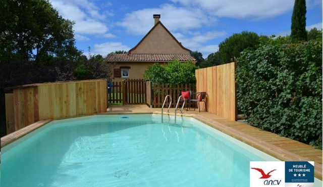 Air-conditioned, garden, private heated swimming pool, pets allowed
