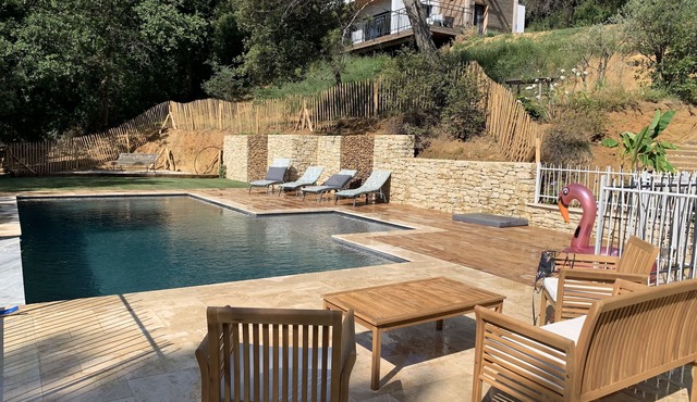 Air-conditioned wooden gîte on stilts with heated swimming pool, animals accepted