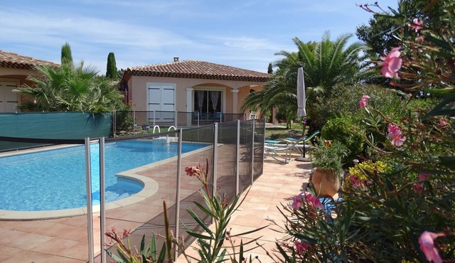 AIR-CONDITIONED PROVENCAL VILLA WITH SWIMMING POOL - GARDEN - ROCK VIEW