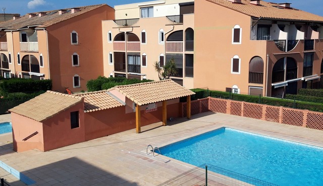 Air-conditioned studio in tourist residence, 800m from beach and shops