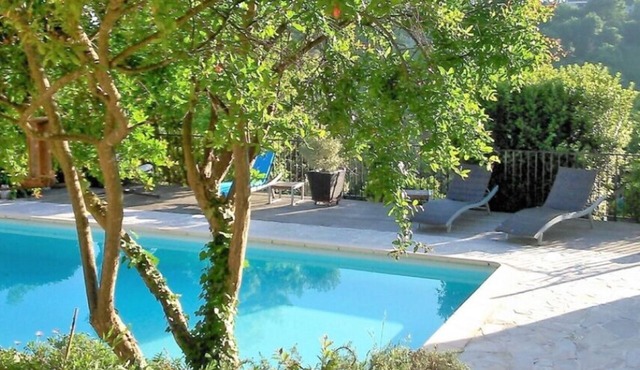 Air-conditioned villa swimming pool near the old village of St Paul, beaches