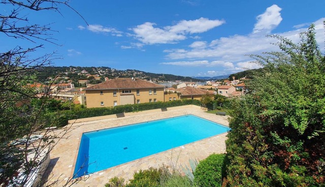 Air-conditioned apartment with terrace, private parking, residence with swimming pool