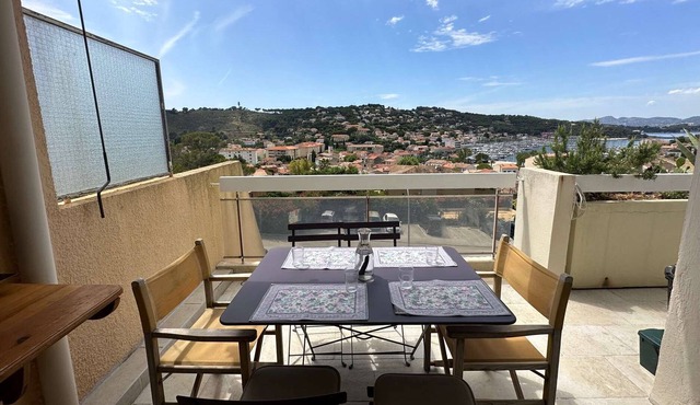 Air-conditioned apartment, sea view, residence with swimming pool and tennis courts
