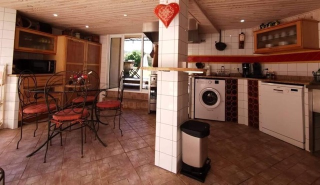 AIR-CONDITIONED COTTAGE IN MAS WITH SWIMMING POOL ON 8000M² OF GARDEN 30 MINS FROM THE BEACHES