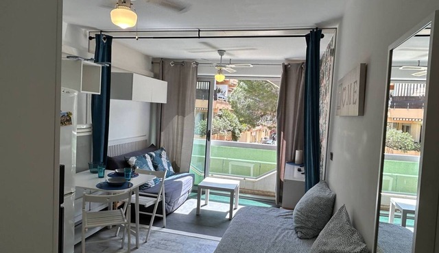 Air-conditioned studio for 3 with parking, near beach