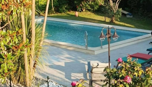 Air-conditioned villa with swimming pool