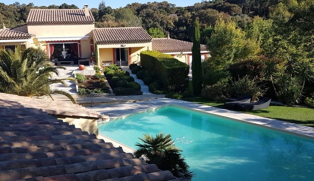 Air-conditioned INDEPENDENT VILLA - 1O MIN FROM THE BEACHES AND GOLF OF ST TROPEZ