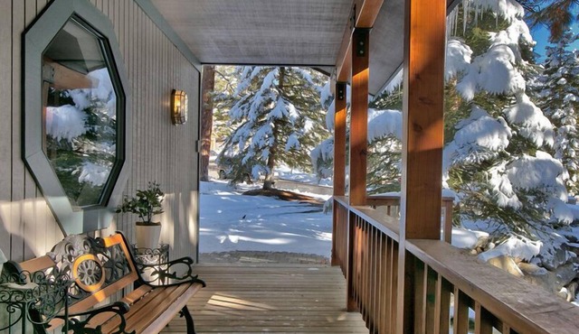 Air-condition, Close to Casinos, Hot Tub, Pool Table and Foosball Table