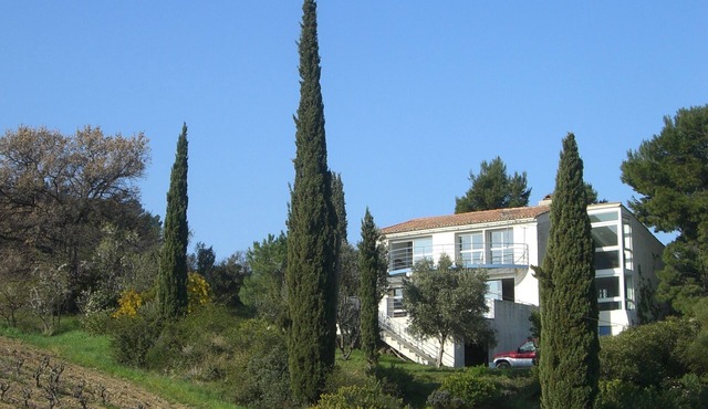 Air conditioned secluded villa with magnificent views and pool close to beaches