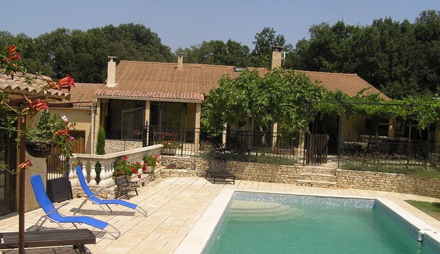 Air-conditioned house with swimming pool