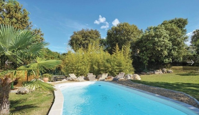 Air-conditioned Provencal villa with swimming pool