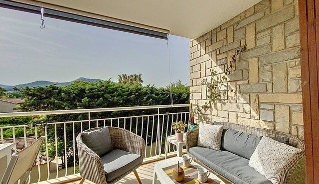 Air-conditioned apartment near beach - 4 guests
